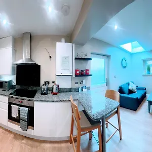  Apartment Valley Mount House & United Kingdom